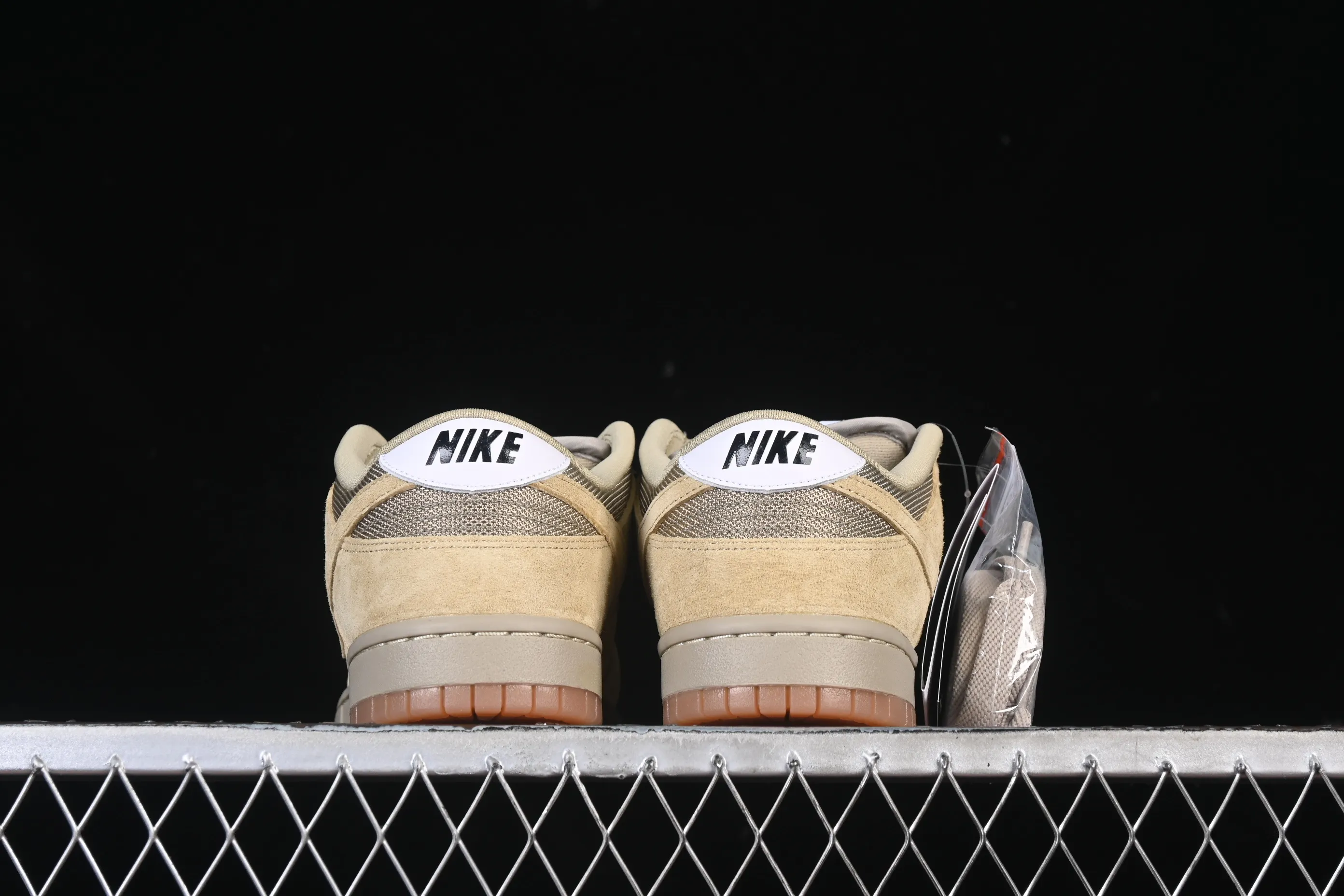 All Categories Nk SB Dunk Series Nk SB Dunk Low Low-top sneakers Nike SB Dunk Low Pro B "Parachute Beige" Desert Khaki Low-top casual sneakers HJ0367-200
